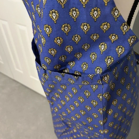 🌺NWOT🌺Patterned Apron - Picture 4 of 4